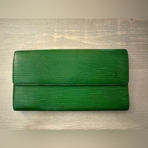 GUC Louis Vuitton Epi Long Wallet